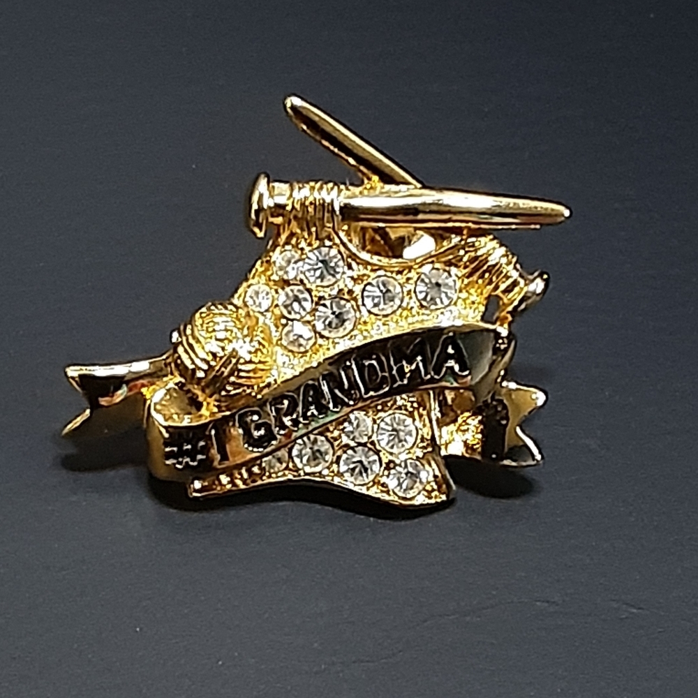Vintage #1 GRANDMA Rhinestone Lapel or Hat Pin Pinback Brooch Knitting Needles